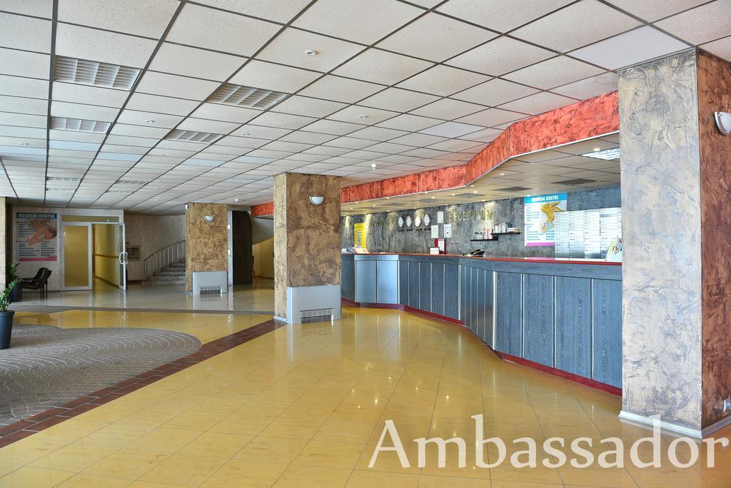 Hotel Ambassador - Free Parking โกลเดน แซนส์ ภายนอก รูปภาพ