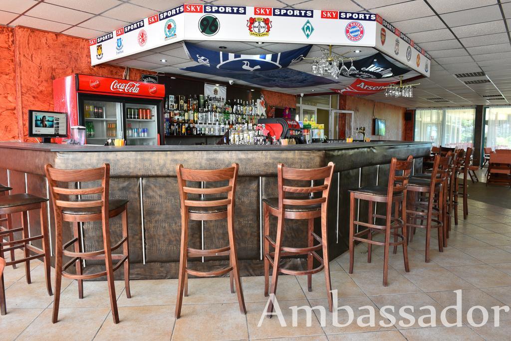 Hotel Ambassador - Free Parking โกลเดน แซนส์ ภายนอก รูปภาพ