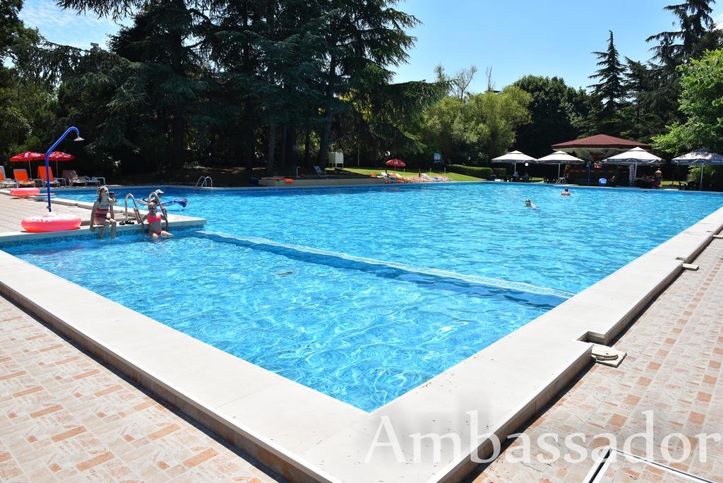 Hotel Ambassador - Free Parking โกลเดน แซนส์ ภายนอก รูปภาพ