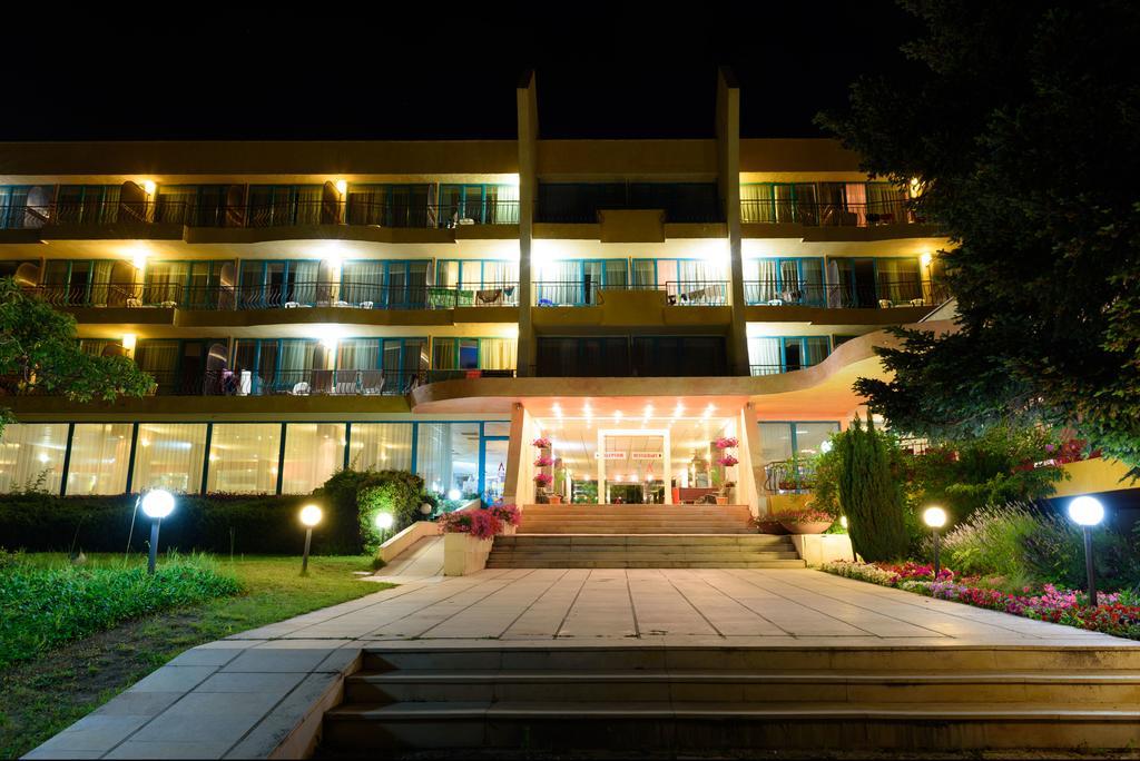 Hotel Ambassador - Free Parking โกลเดน แซนส์ ภายนอก รูปภาพ