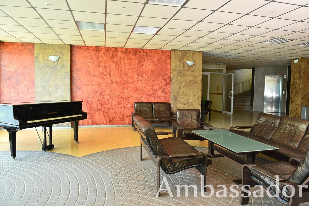 Hotel Ambassador - Free Parking โกลเดน แซนส์ ภายนอก รูปภาพ