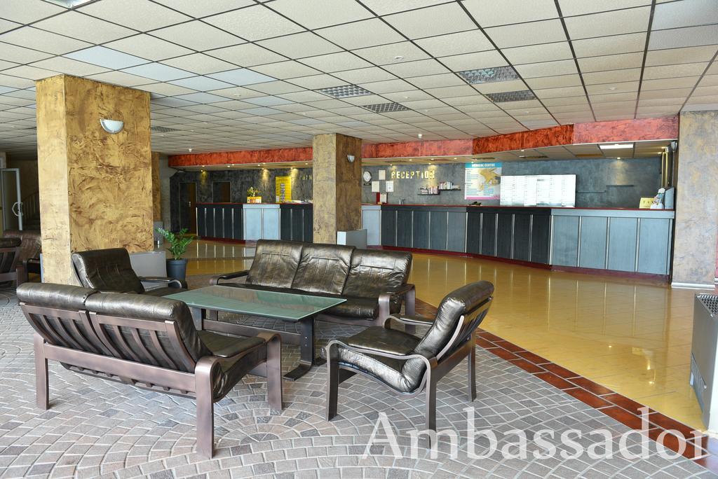 Hotel Ambassador - Free Parking โกลเดน แซนส์ ภายนอก รูปภาพ