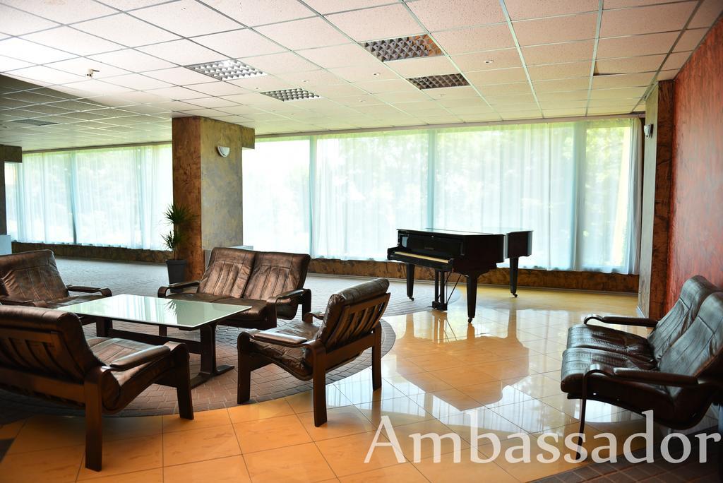 Hotel Ambassador - Free Parking โกลเดน แซนส์ ภายนอก รูปภาพ