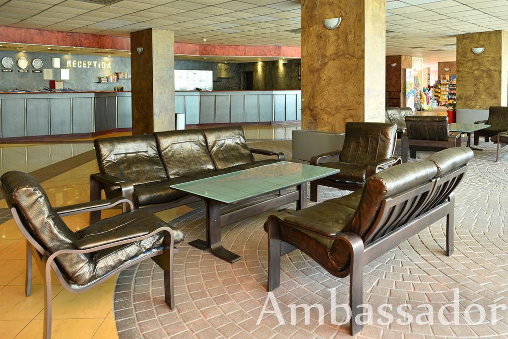 Hotel Ambassador - Free Parking โกลเดน แซนส์ ภายนอก รูปภาพ