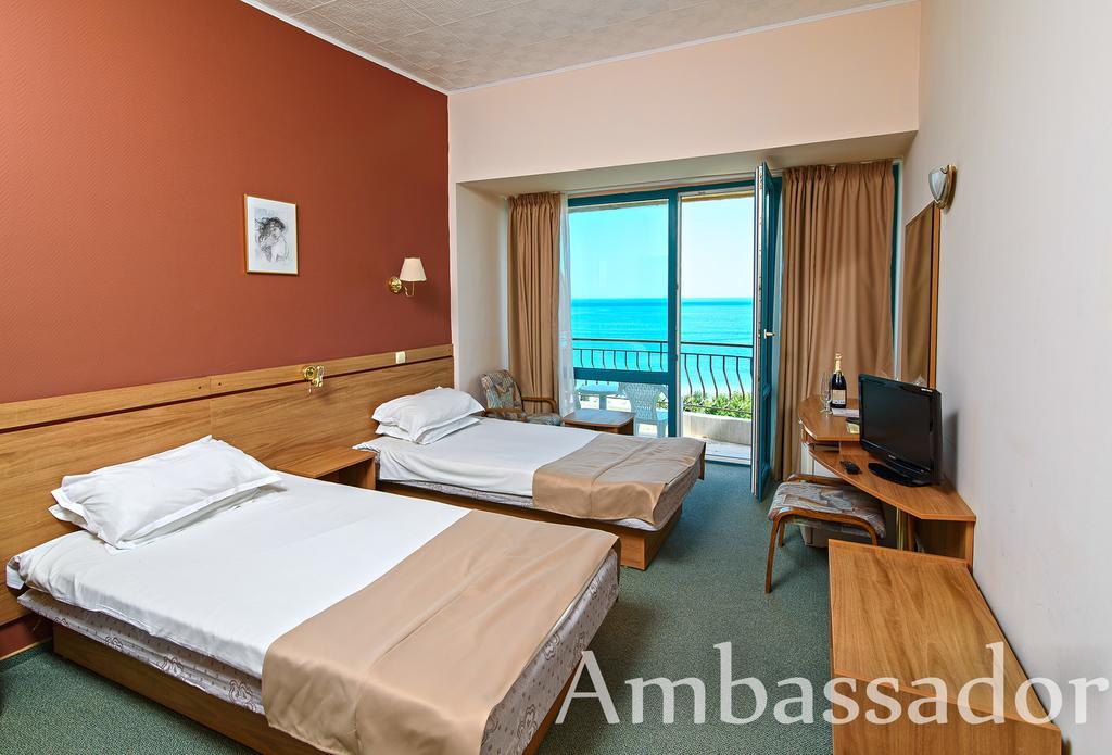 Hotel Ambassador - Free Parking โกลเดน แซนส์ ภายนอก รูปภาพ
