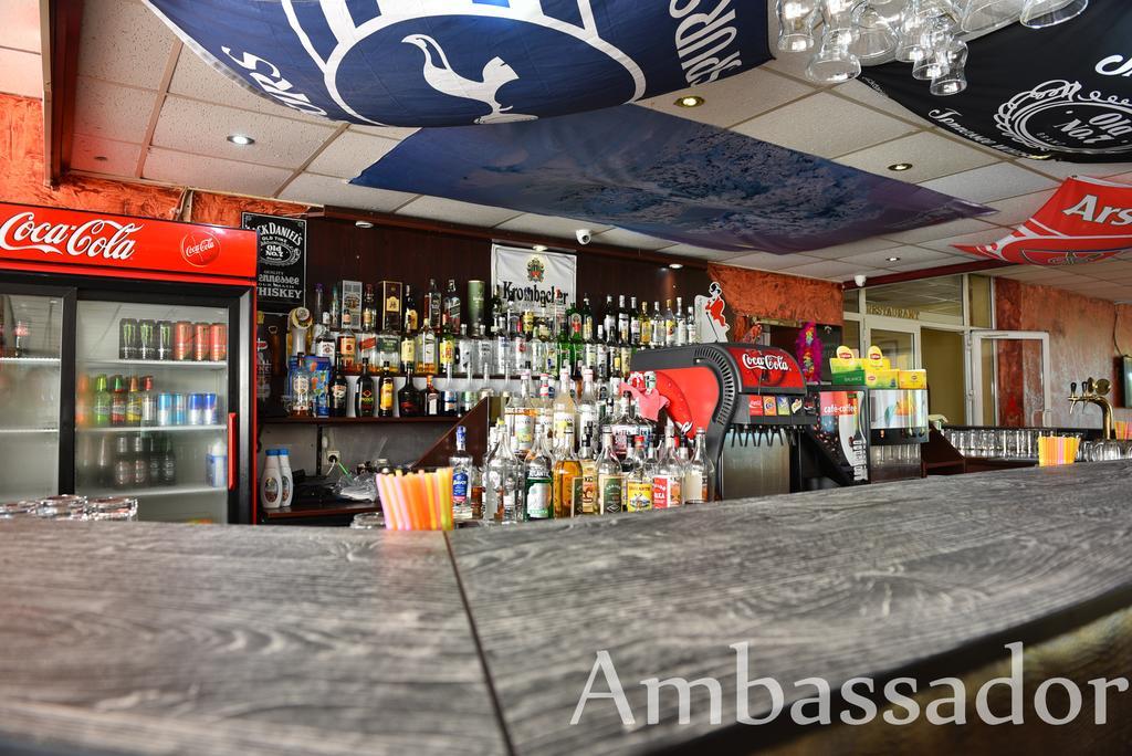 Hotel Ambassador - Free Parking โกลเดน แซนส์ ภายนอก รูปภาพ