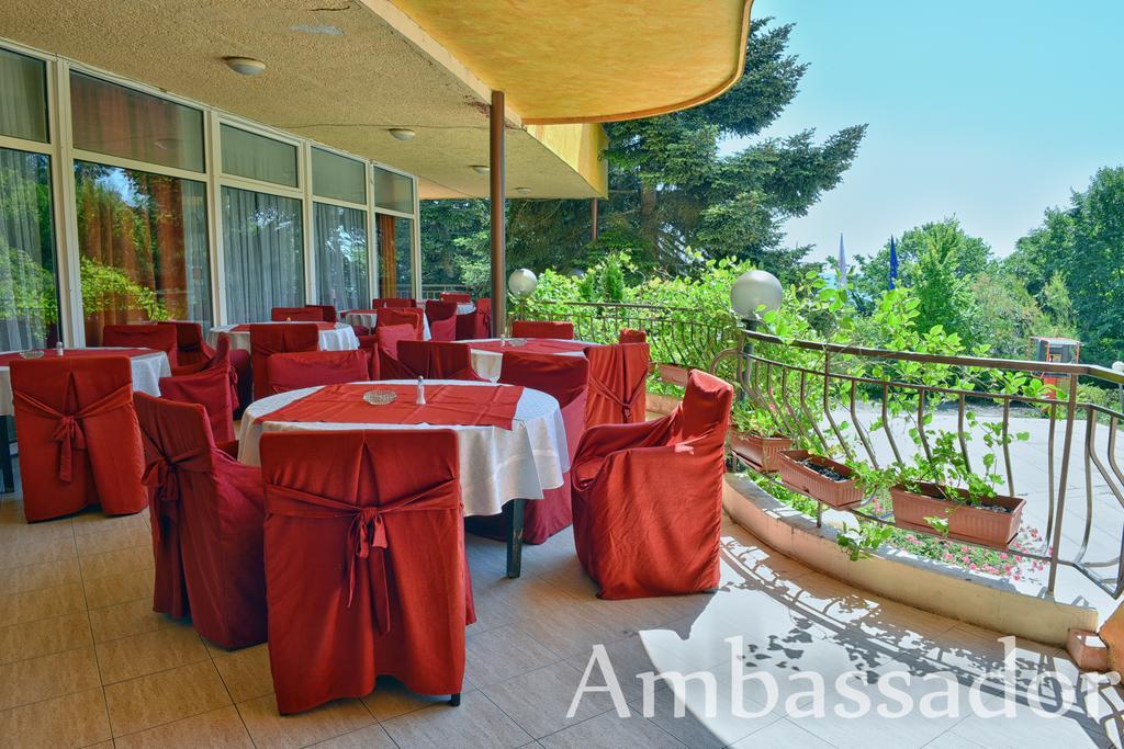 Hotel Ambassador - Free Parking โกลเดน แซนส์ ภายนอก รูปภาพ
