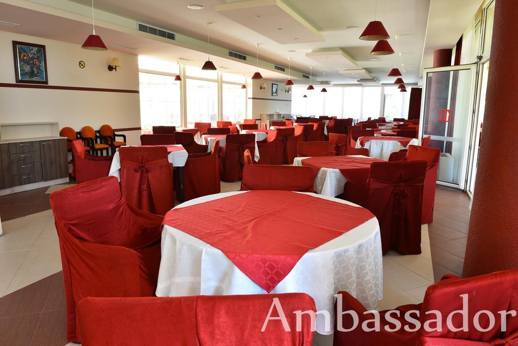 Hotel Ambassador - Free Parking โกลเดน แซนส์ ภายนอก รูปภาพ