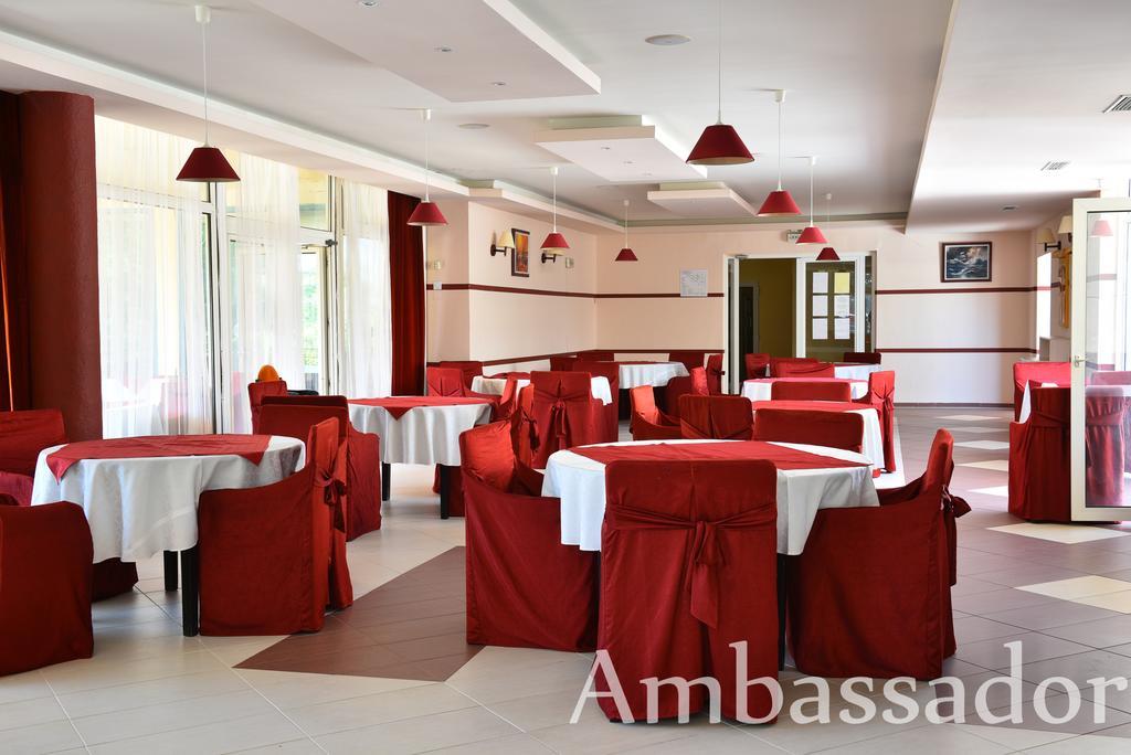 Hotel Ambassador - Free Parking โกลเดน แซนส์ ภายนอก รูปภาพ