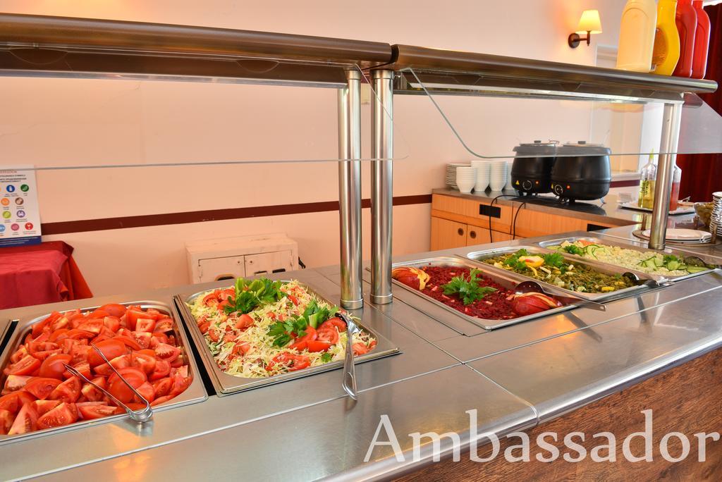 Hotel Ambassador - Free Parking โกลเดน แซนส์ ภายนอก รูปภาพ