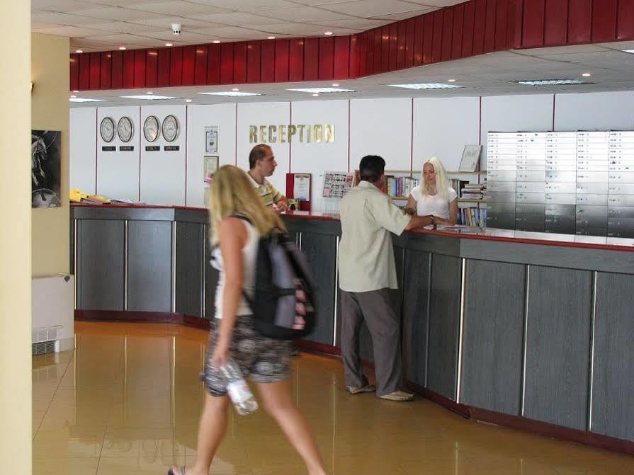 Hotel Ambassador - Free Parking โกลเดน แซนส์ ภายนอก รูปภาพ