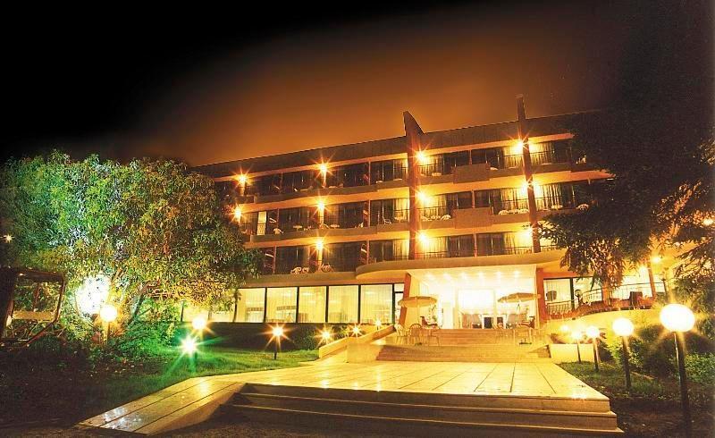 Hotel Ambassador - Free Parking โกลเดน แซนส์ ภายนอก รูปภาพ
